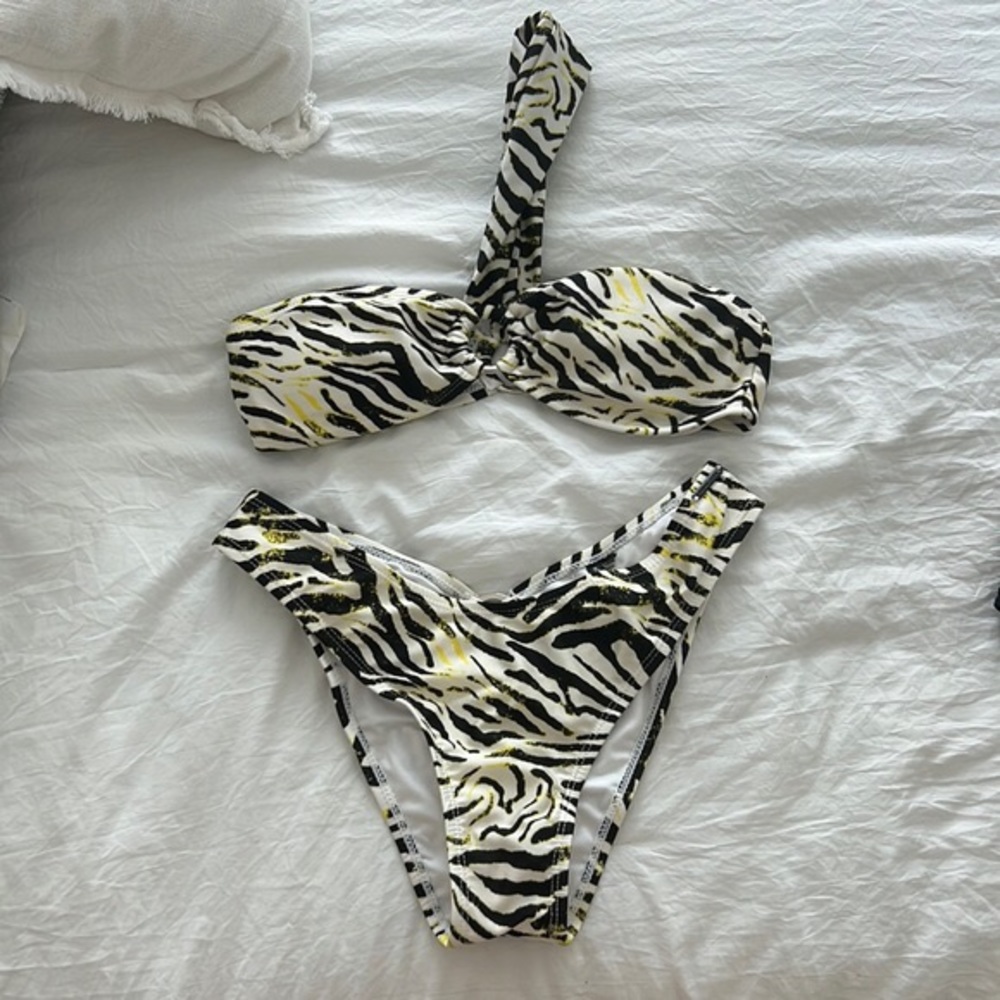 Zebra print bikini Kendall & Kylie - Picture 3 of 7